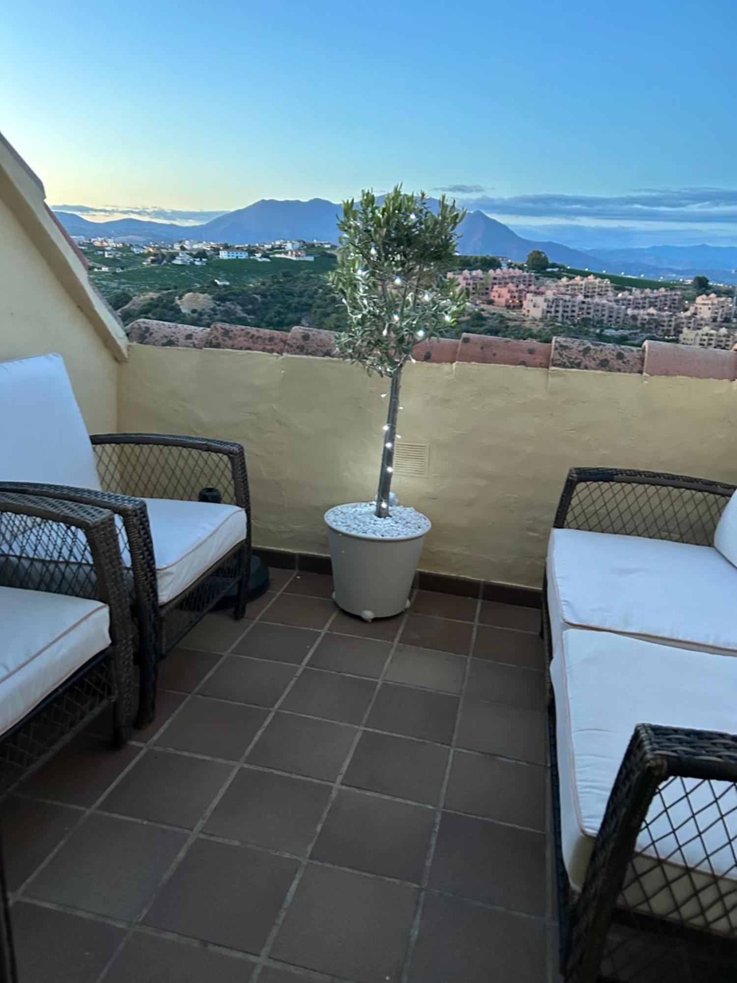 2 Bed Penthouse Apartment Manilva Exterior photo